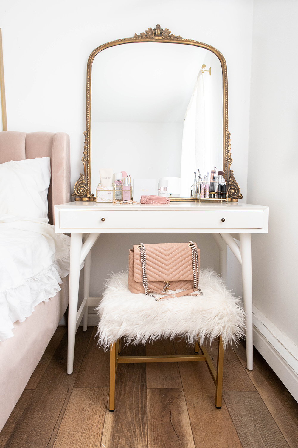 Small Spaces Decor Inspiration: How to Create a Vanity in Your